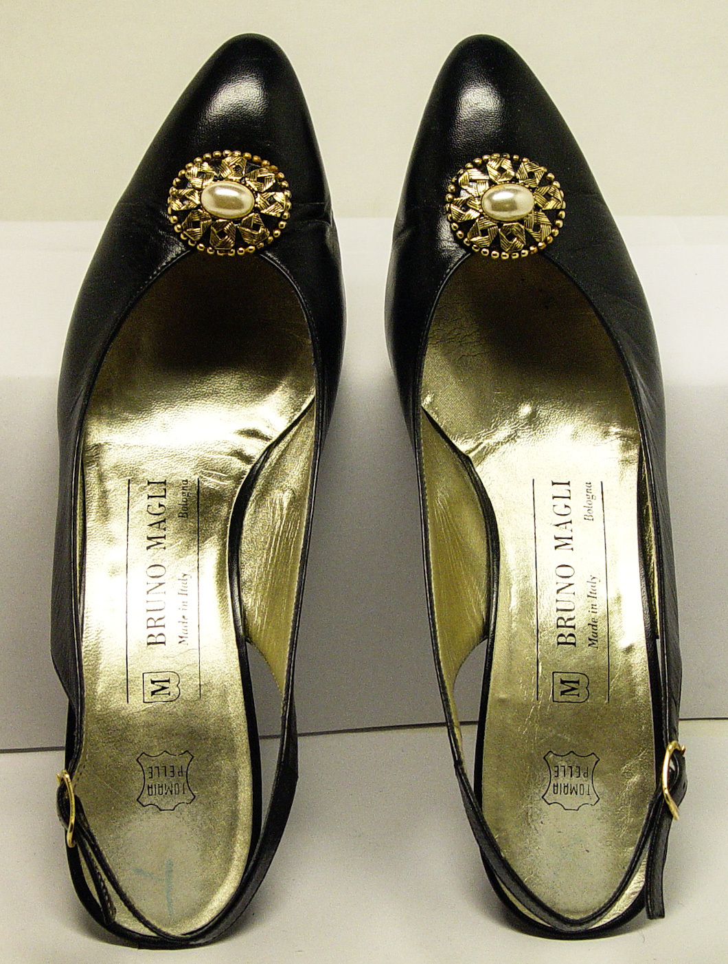 BRUNO MAGLI MADE IN ITALY BOLOGNA SZ 7AAA 2″ SLINGBACK PUMPS GOOD USED CONDITION