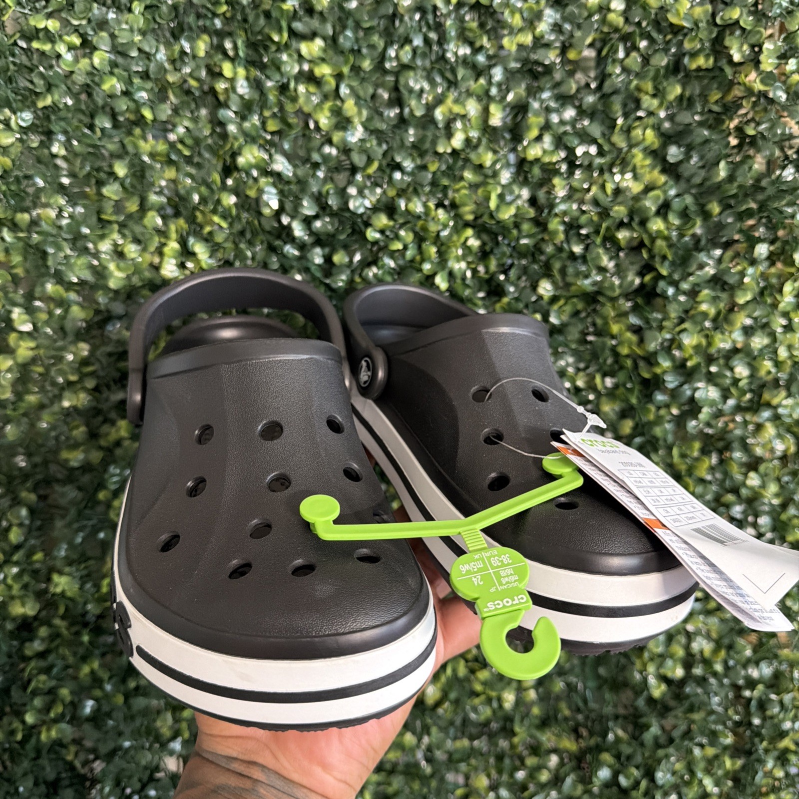 Crocs Clogs Womens 8 Mens 6 Black White Bayaband Chevron Slip On Shoes Comfort
