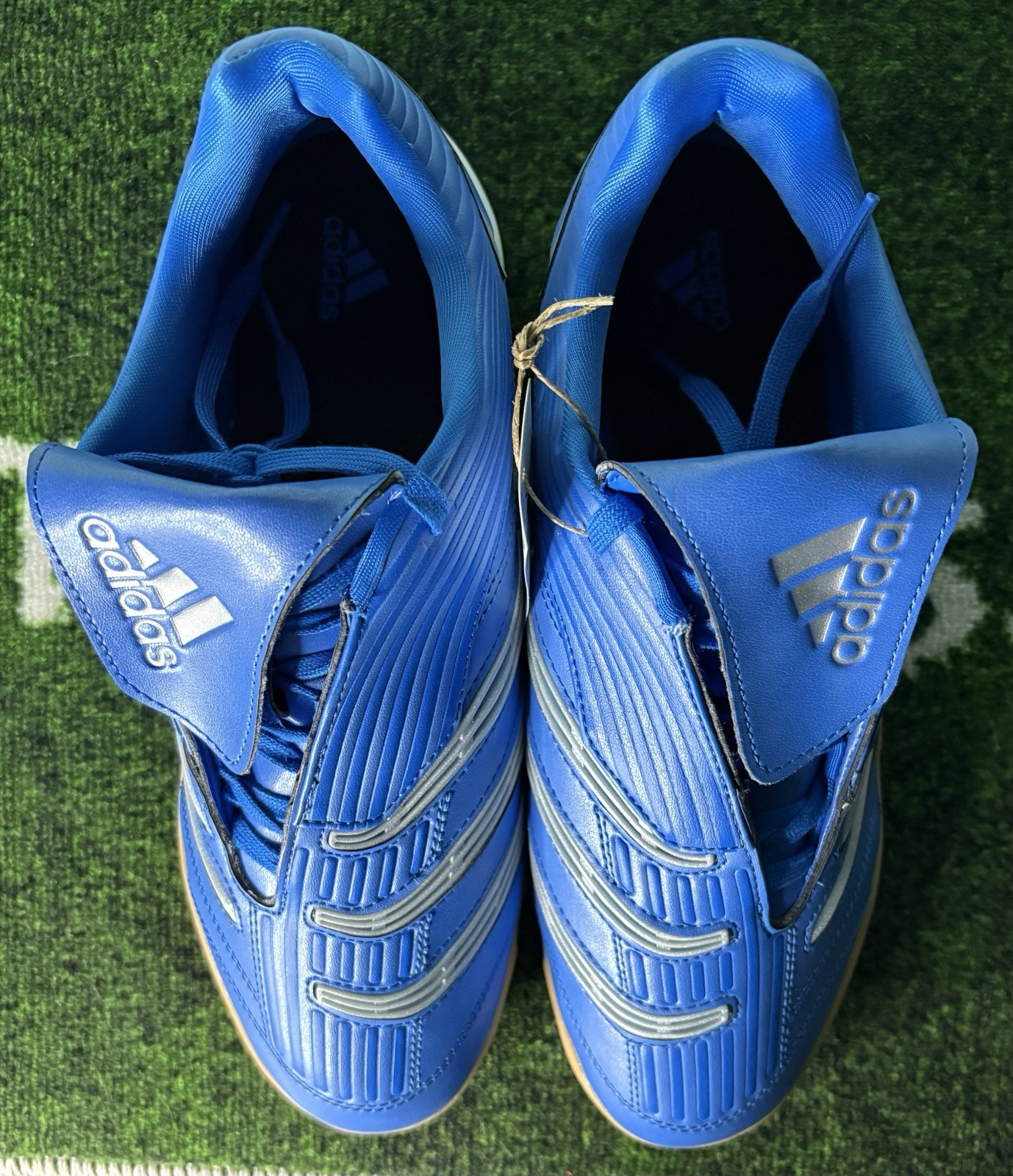 US Women’s 9.5/Men’s 8.5 – Adidas Predator Sala «Blue Silver Metallic Gum»