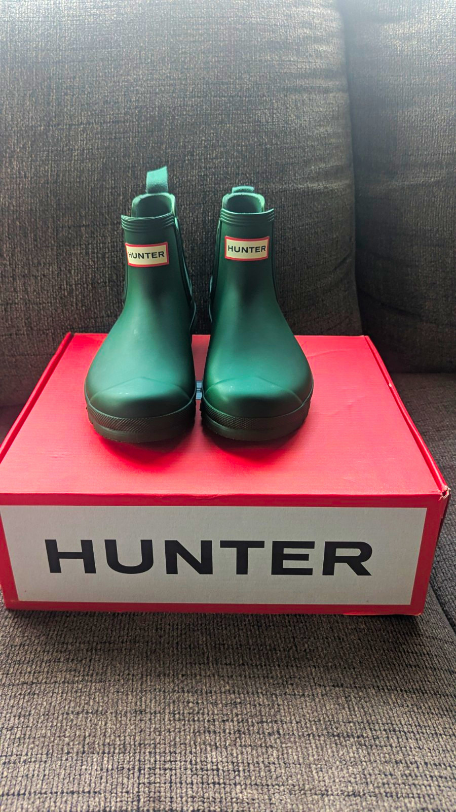 Hunter Women’s Green Chelsea Ankle Rain Boots Rubber Logo Accent Size 6