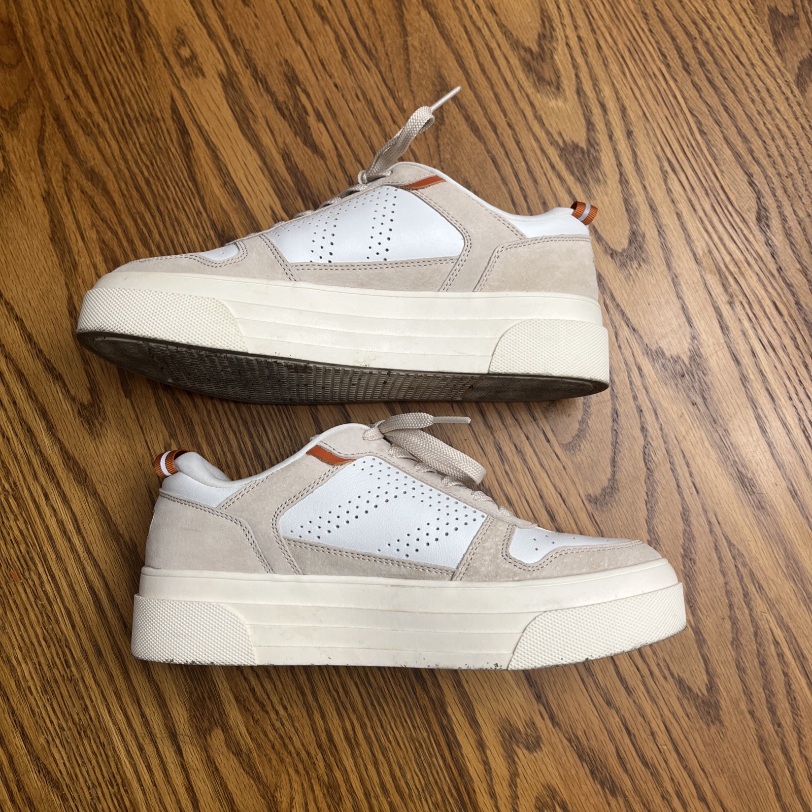 Le Tigre MIDTOWN White/Taupe Leather Low Top Lace Up Platform Sneakers Size 8.5