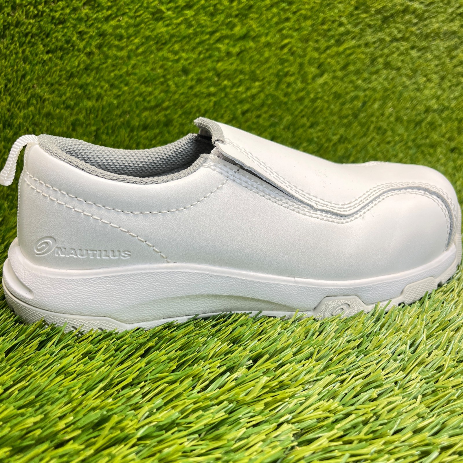 Nautilus Slip-On ESD Women Size 6D White Leather Composite Toe Safety Work Shoes