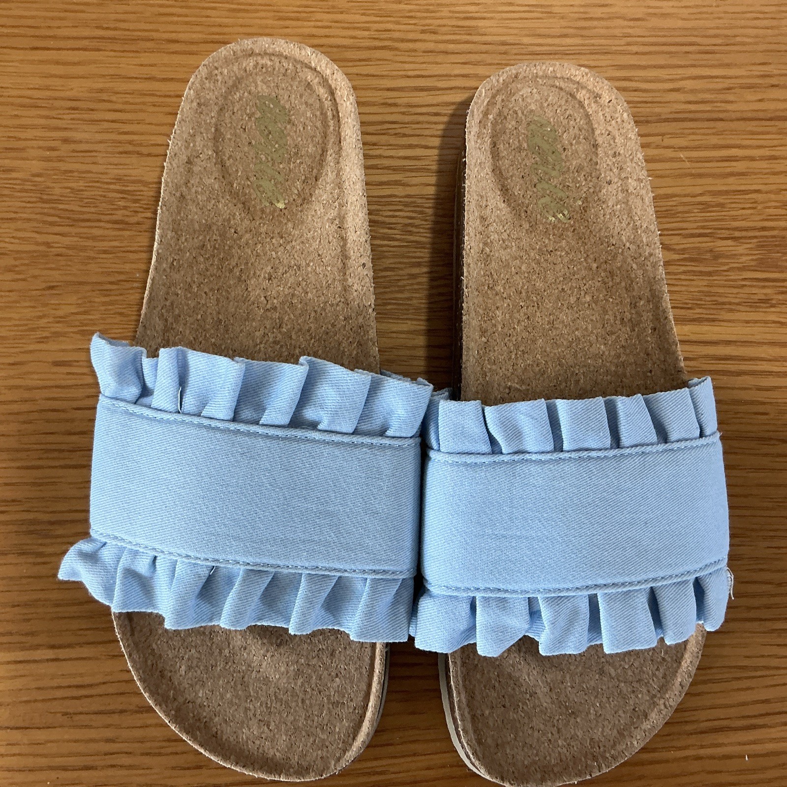 Aerie Women’s Denim Look Powder Blue Ruffle Slide Sandals NEW Size: 8 Beachy