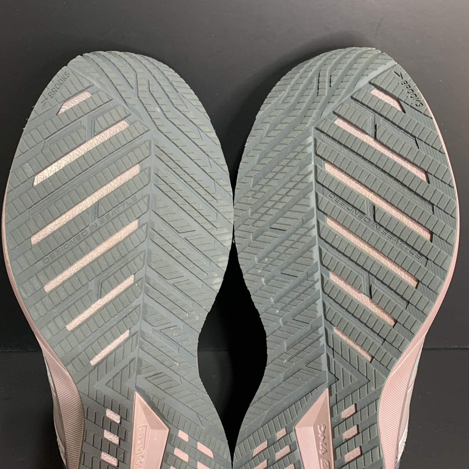 Brooks Levitate 4 LE Running Shoes 1203471B074 Grey Pink Women’s Size 11 B