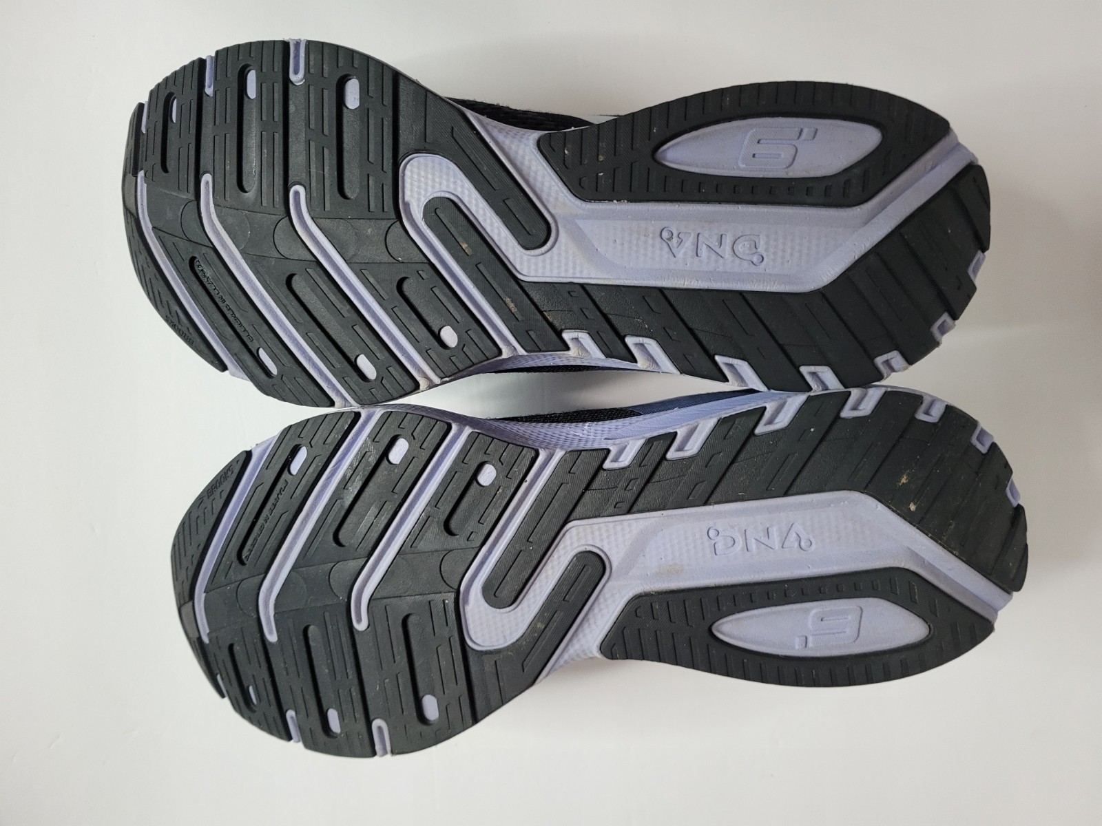 Brooks Launch 9 Women’s Size 11B Black Lavender Running Shoes 1203731B060