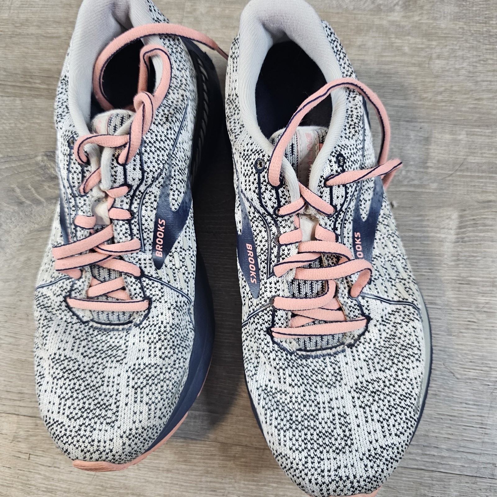 Size 7.5 – Women’s Brooks Adrenaline GTS 21 Coral/White Running Shoe See Picture