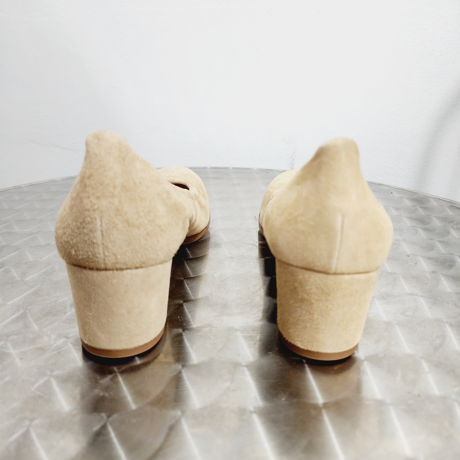 Jon Josef Damas Cashew Suede Pumps Round Toe Court Heels Shoes NIB Womens Size 6