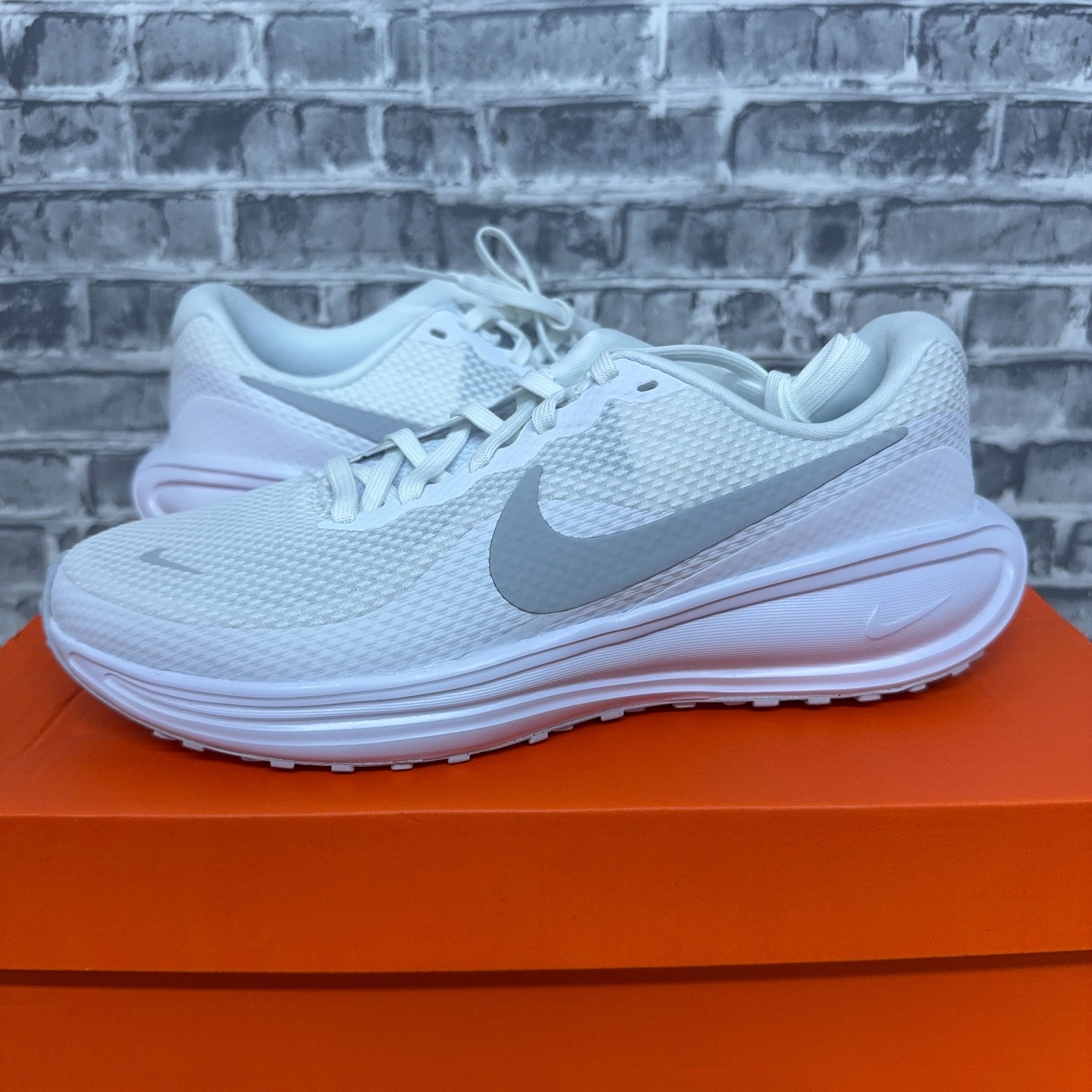 Nike Revolution 8 White Pure Platinum Running Shoe HJ8485-101 Womens 8.5 / Men 7