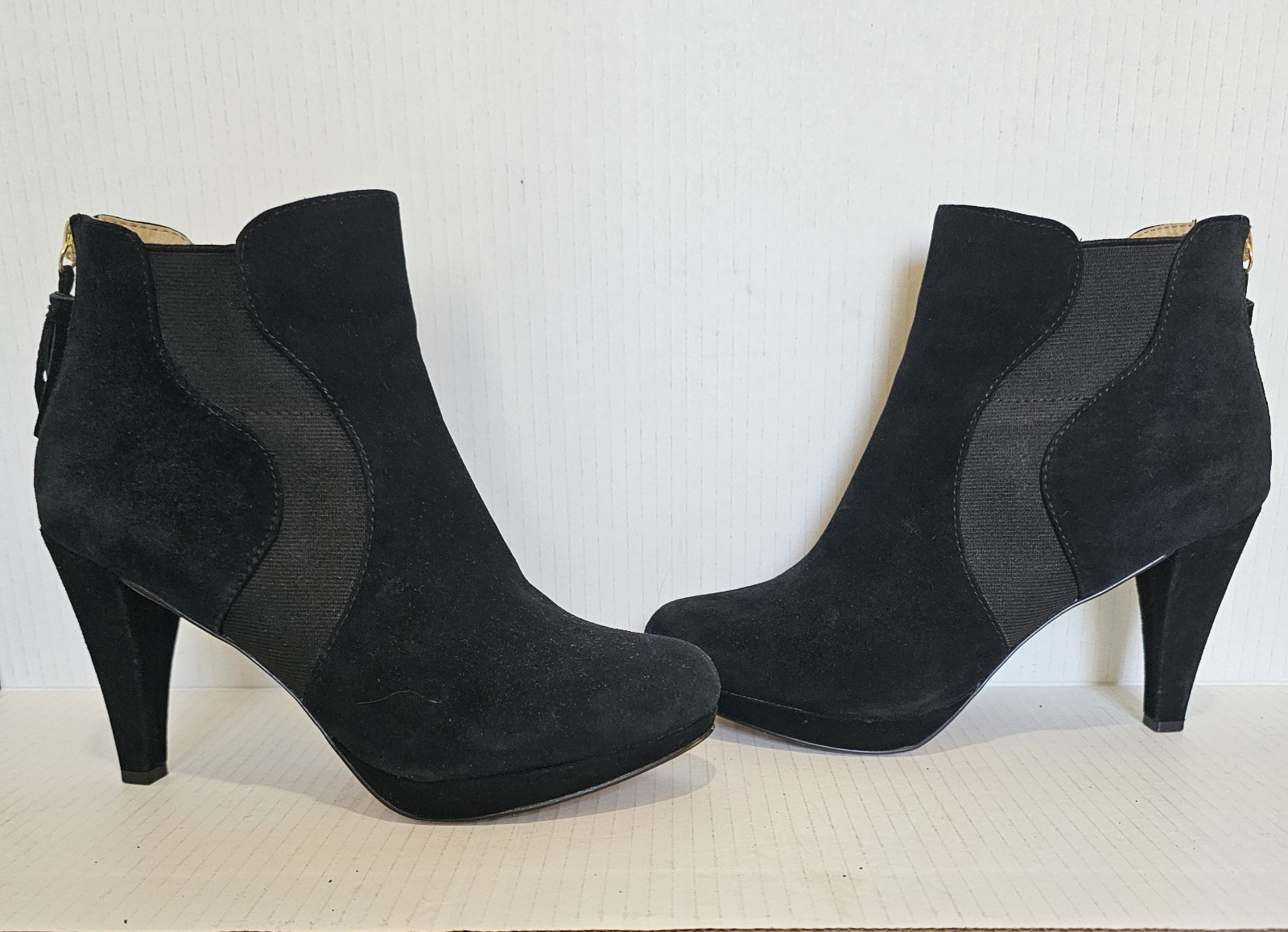 Adrienne Vittadini Pami Black Suede Leather Heeled Booties Sz 8 Fall winter