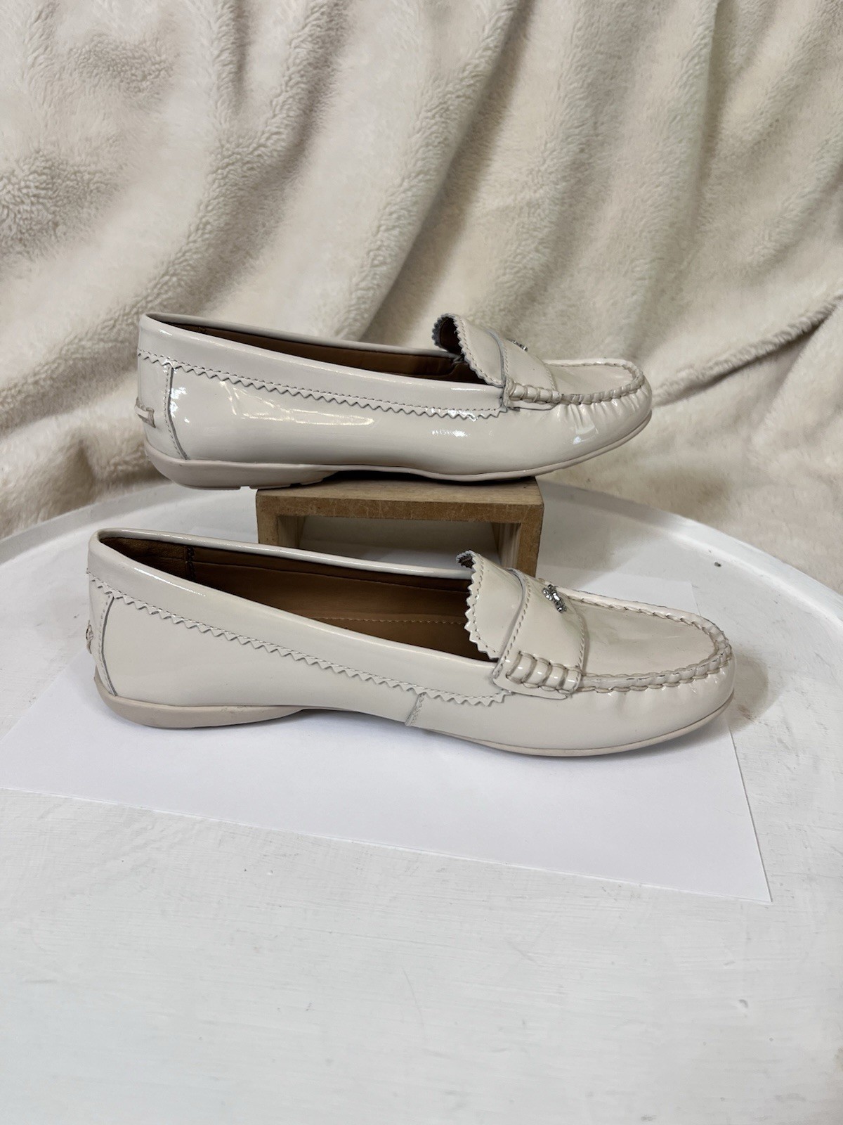 Coach Odette Off White Cream Ivory Patent Leather Loafers Sz 7.5 Academia Preppy