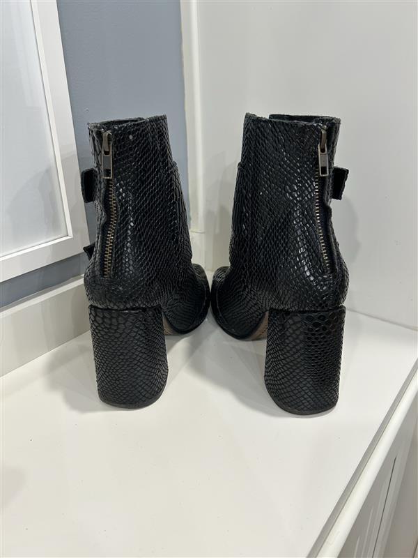 Freebird by Steven – Joey Snake Embossed Leather Boots Black Pointed Toe Size 8
