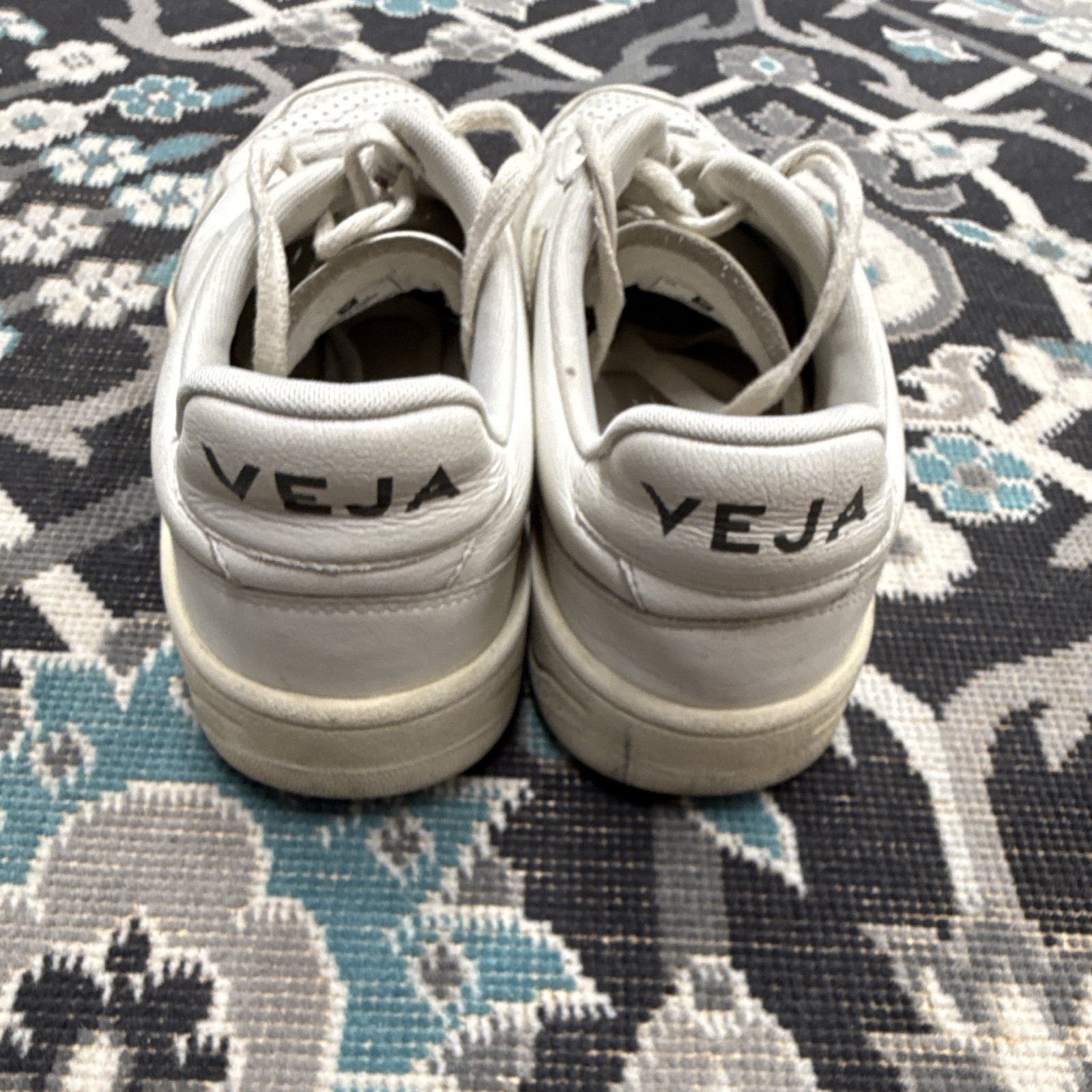 VEJA White Low Top Lace-Up womens Sneakers Casual Solid Logo Athletic
