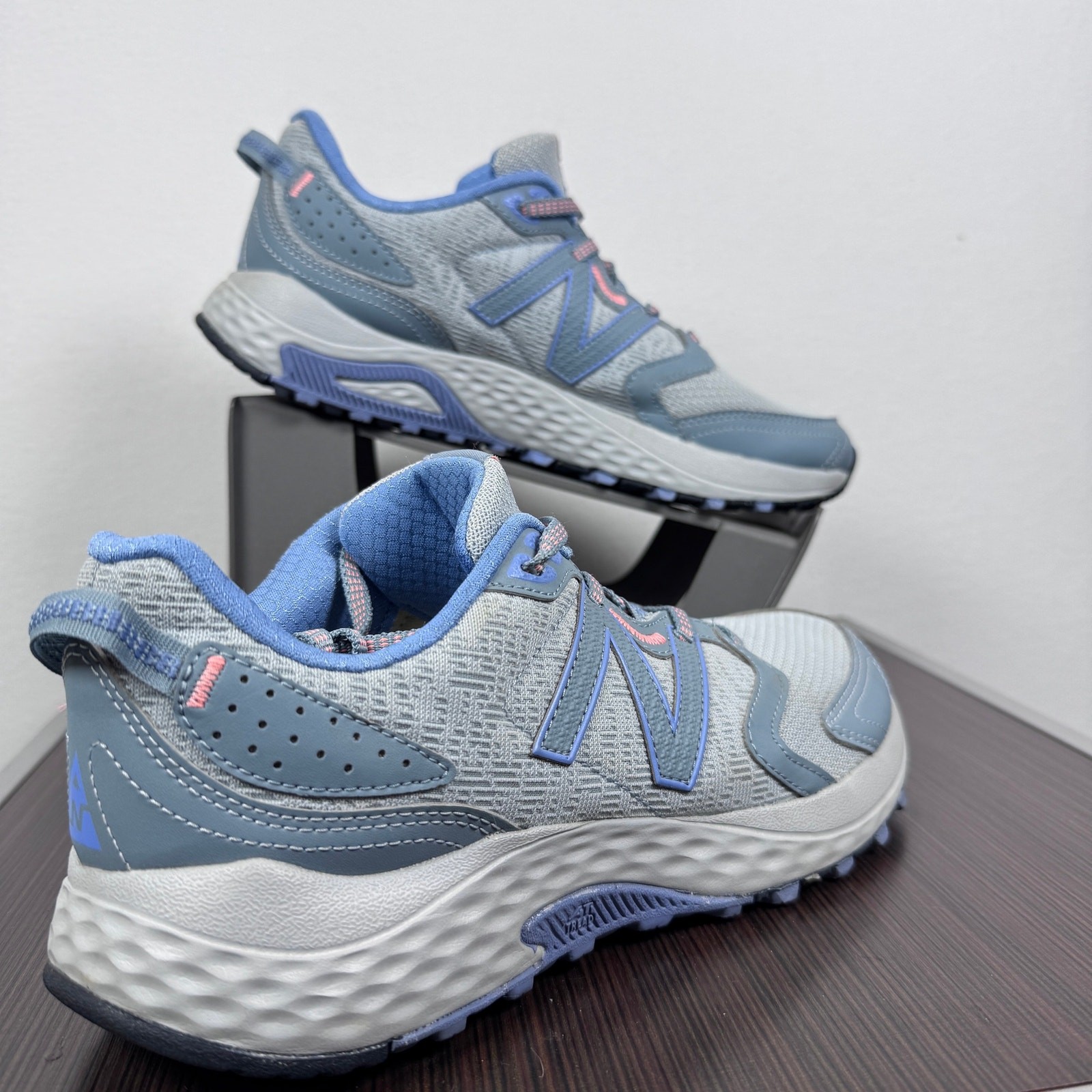 New Balance 410 V7 Trail Shoes Womens 10 Mens 8.5 Blue Gray Walking Sneakers