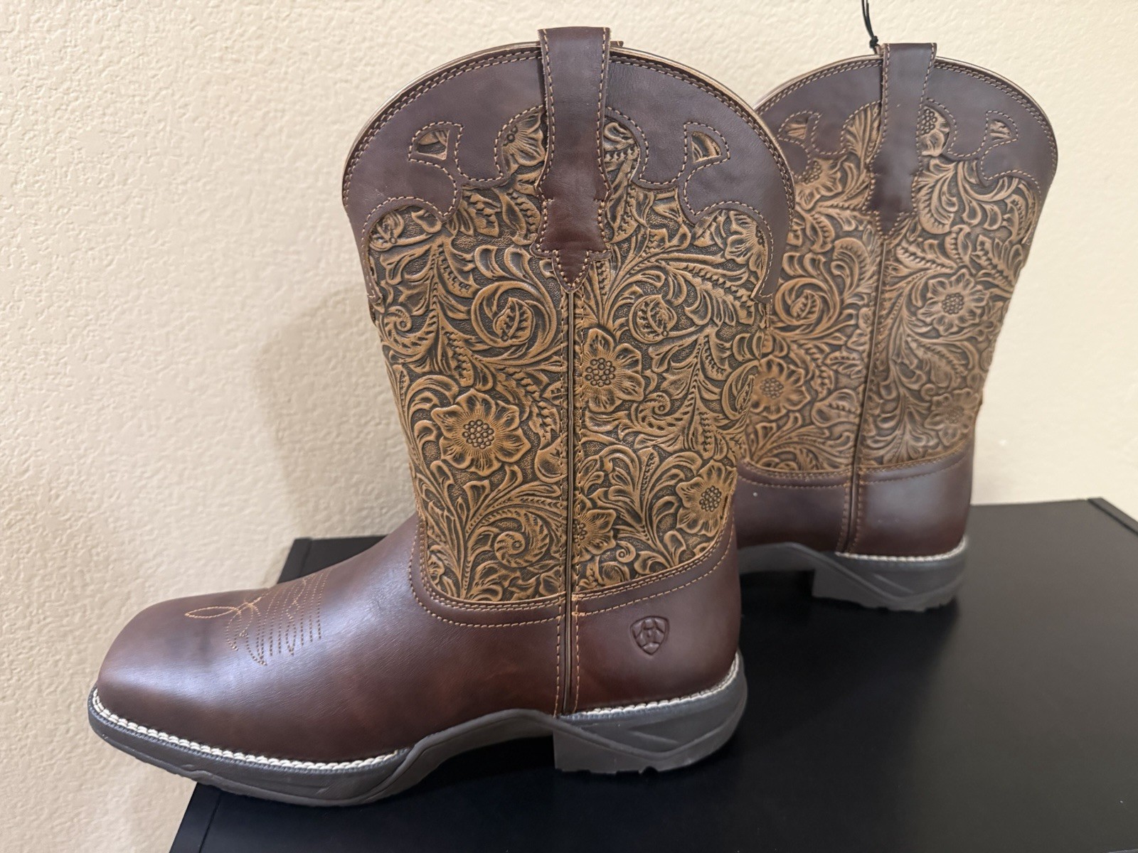 NeW Ariat Womens Anthem Savanna Square Toe Cowboy Boots Size 11 B Embossed $150