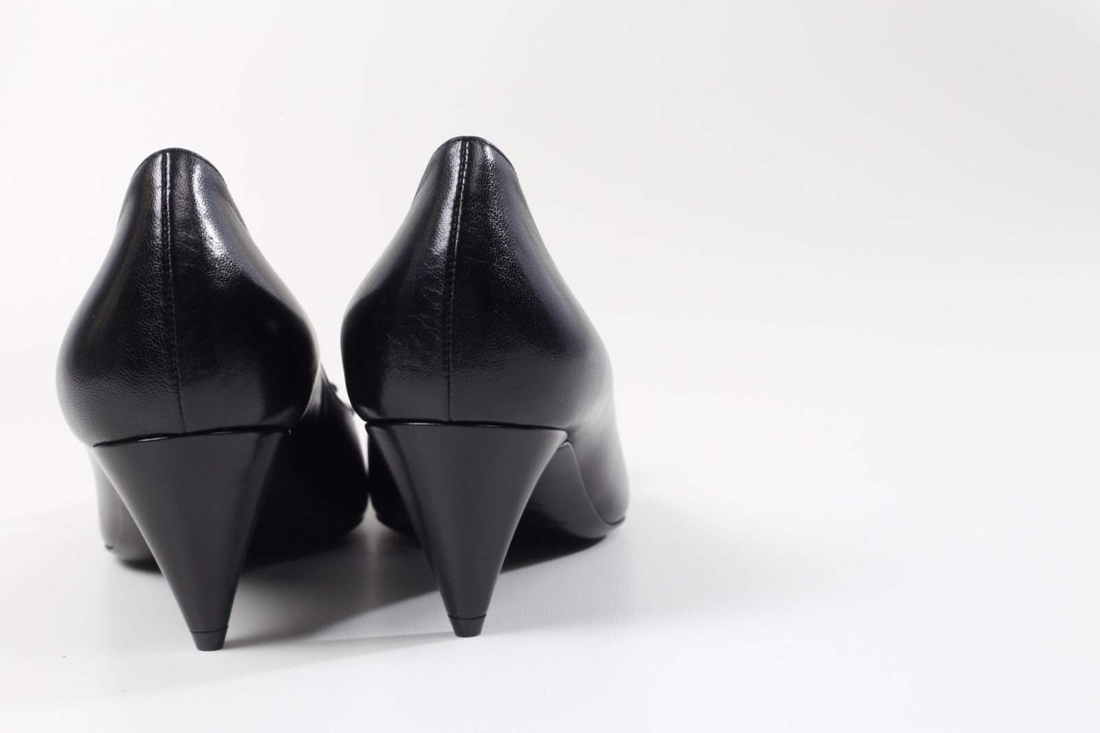 Saint Laurent Anais Logo Black Leather Bow Pumps Heels Designer EU Size 38 YSL