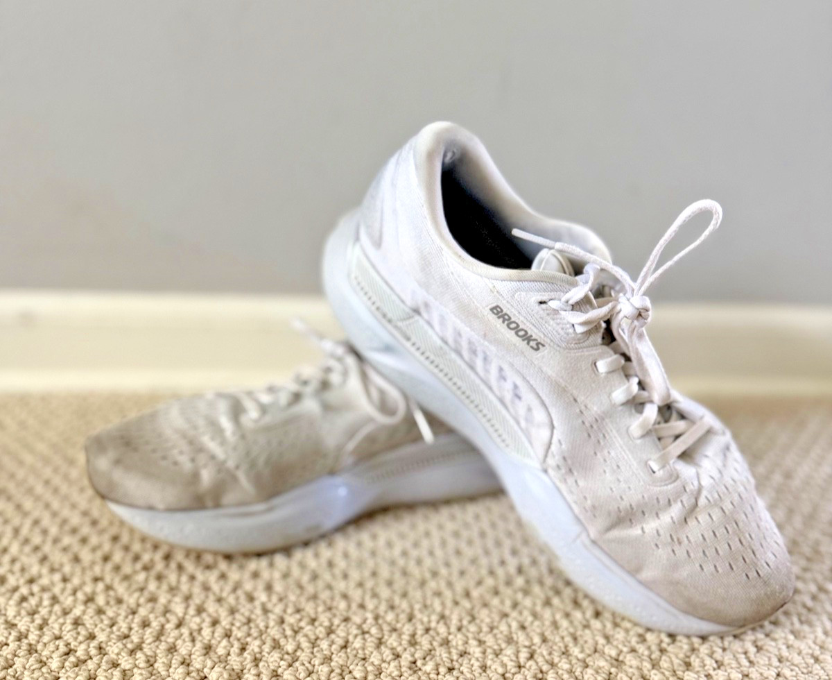 Brooks Running Shoes Women’s Size 11 White Sneakers Athletic Walking and Running