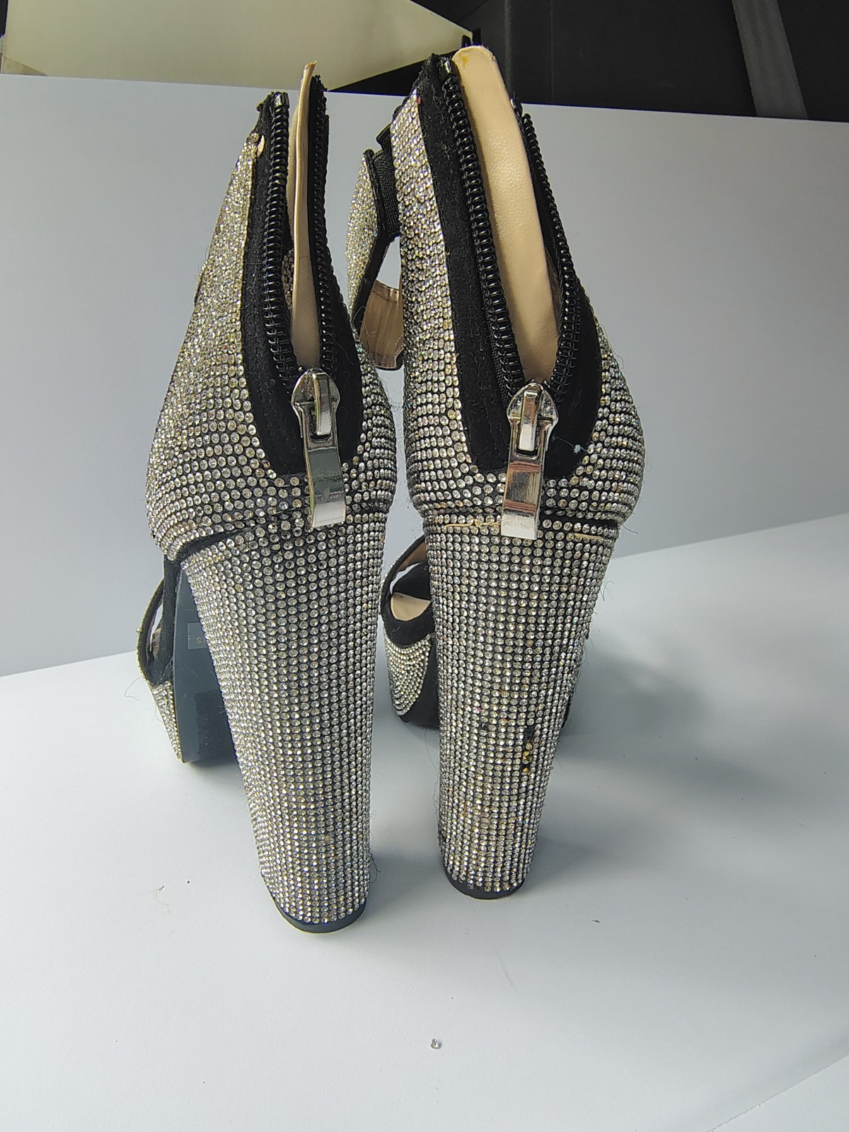 Windsor Women’s Size 8 Black/Silver Rhinestone Strappy Open Toe Block Heel