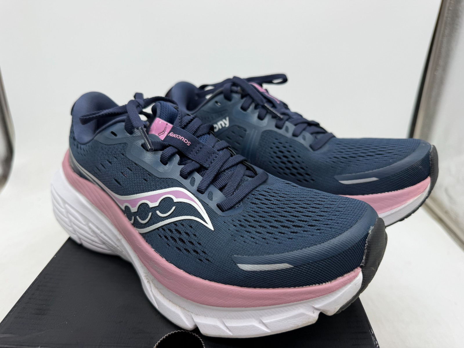 Saucony Guide 18 Sneakers Women’s Navy Orchid Athletic Running Shoes – 8.5