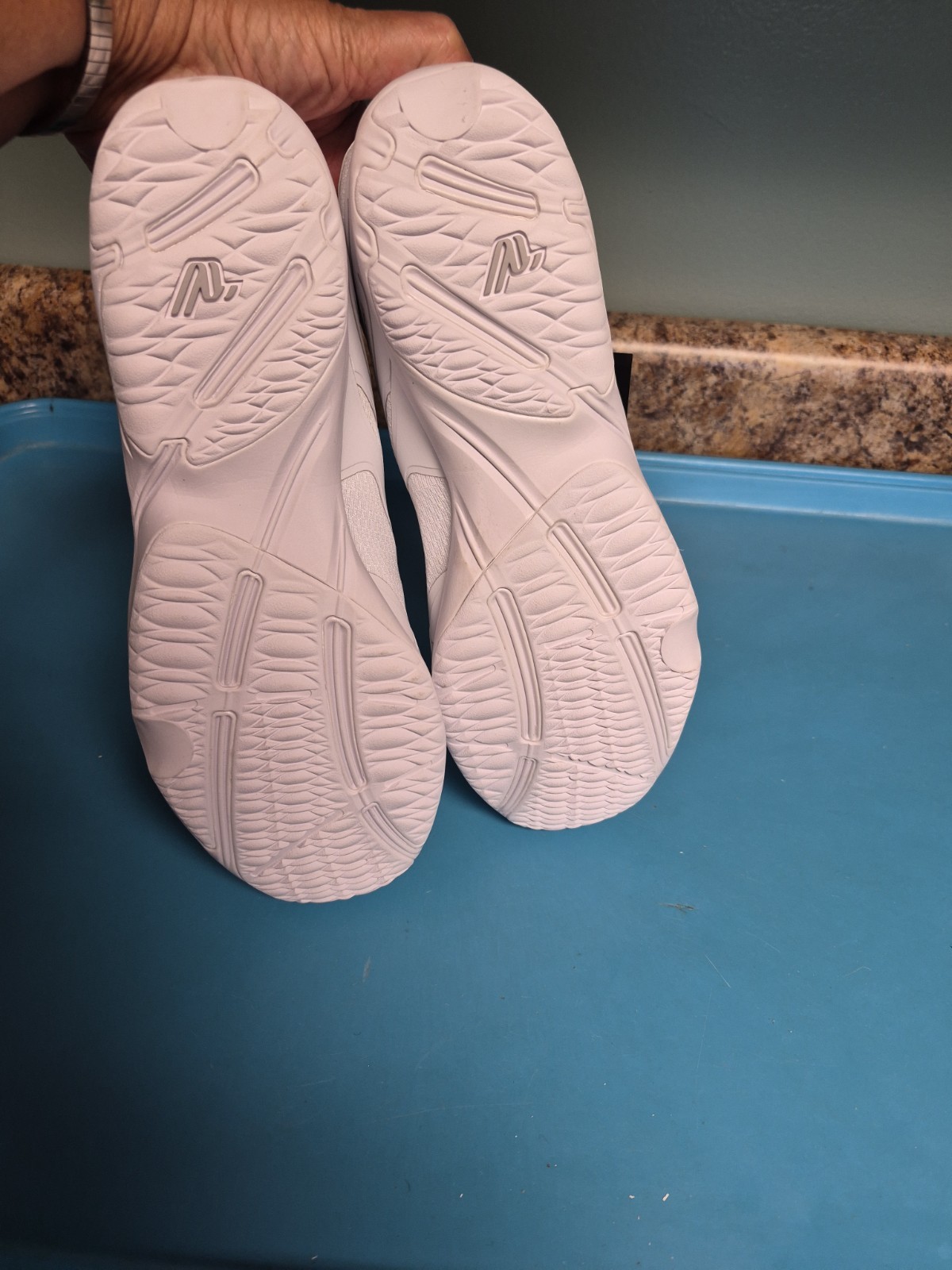 NEW Varsity Rise Woman’s White Cheer Shoes Lightweight Cinch Laces US 8.5