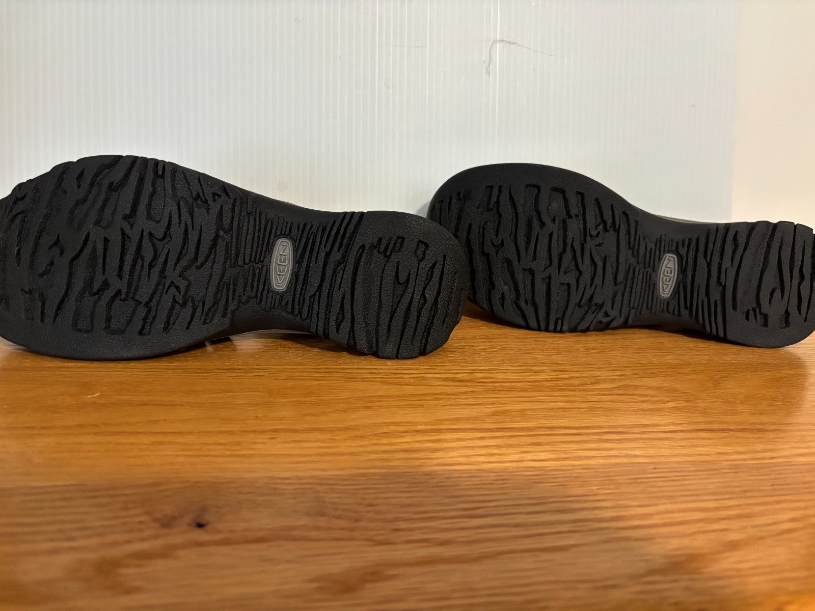 NIB Keen Rose Sandals in elegant black Size 10.5