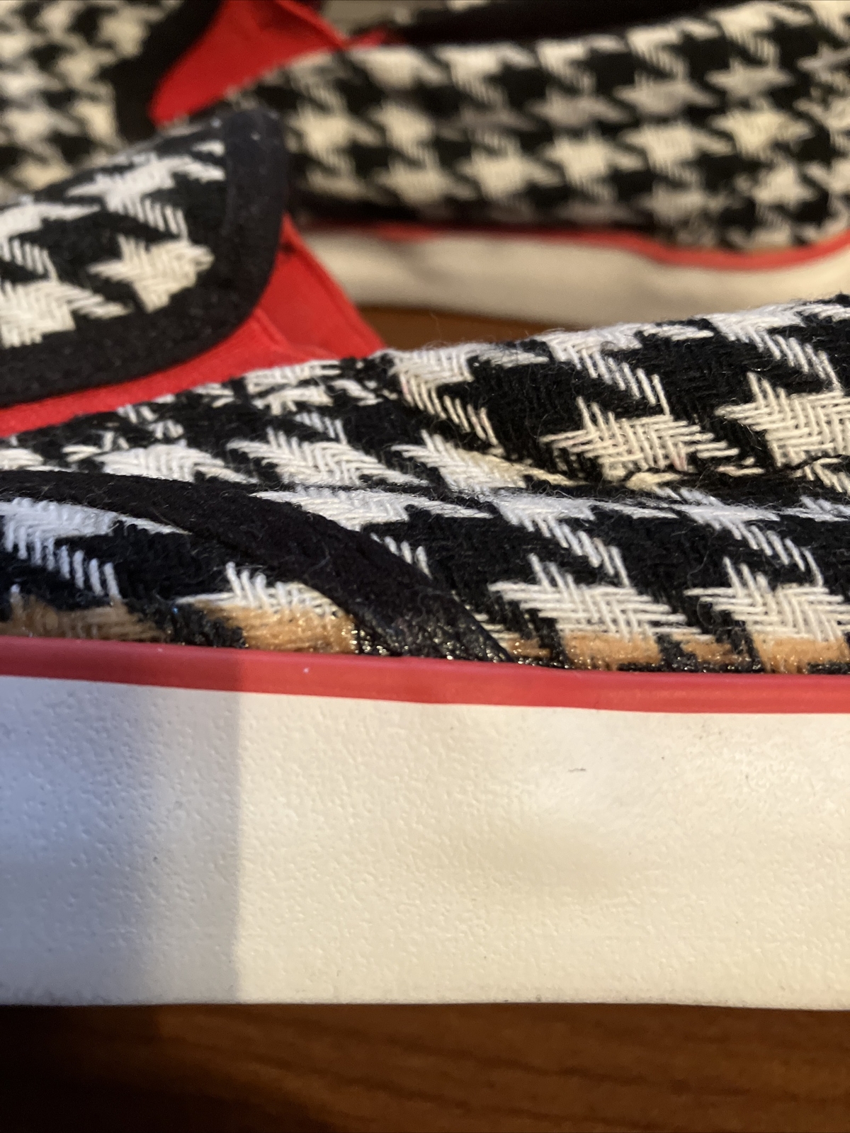 Gotta Flurt Women’s 7 Houndstooth Coastal Bama Slip On Skate Sneaker