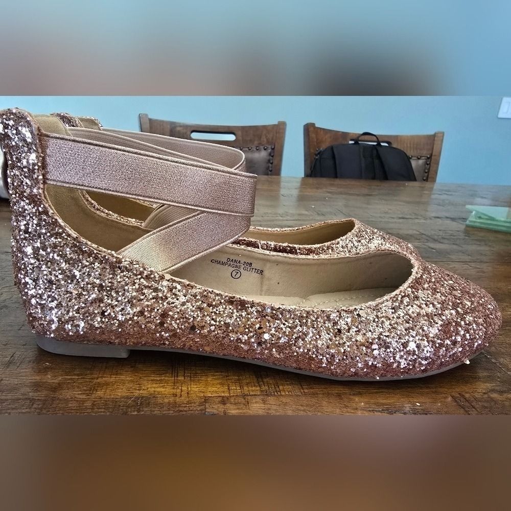 NWOT Bella Marie Gold Glitter Flats