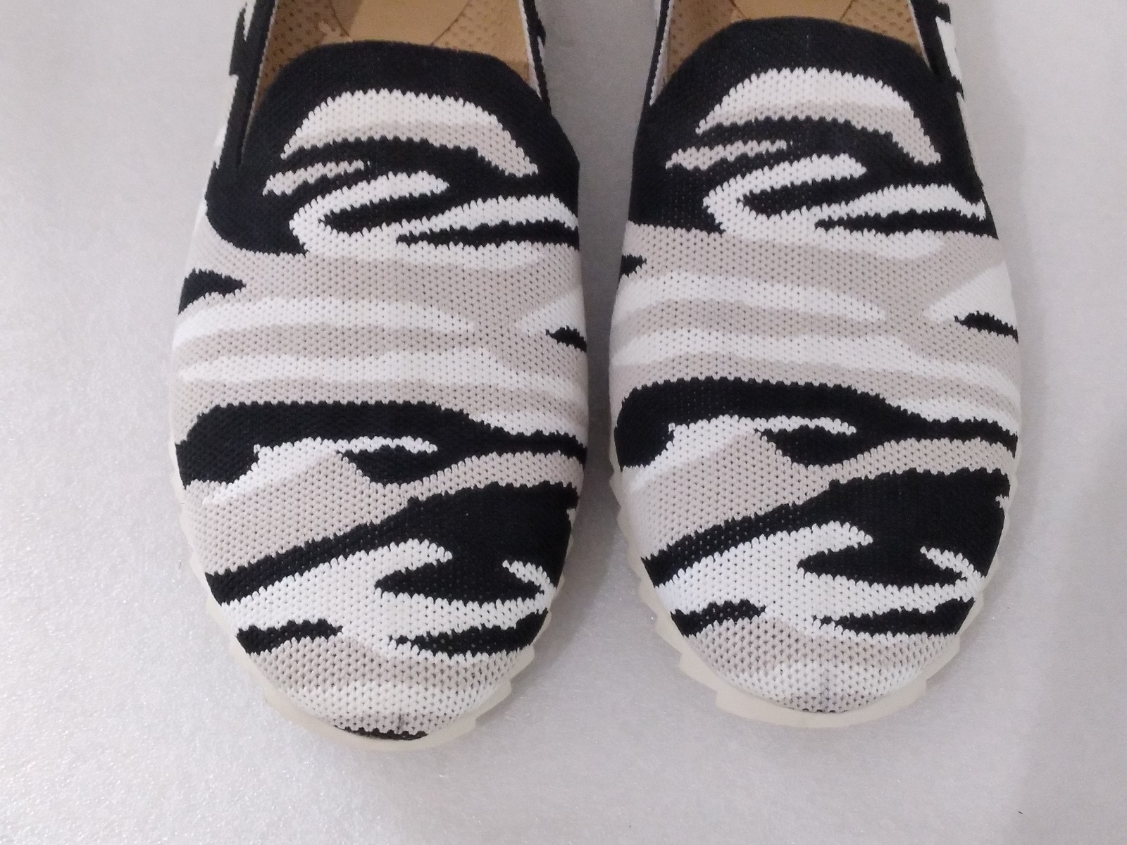 Vaneli Flats Shoes Canvas Stretch Zebra Black, Gray, White Women’s 10.5N EUC