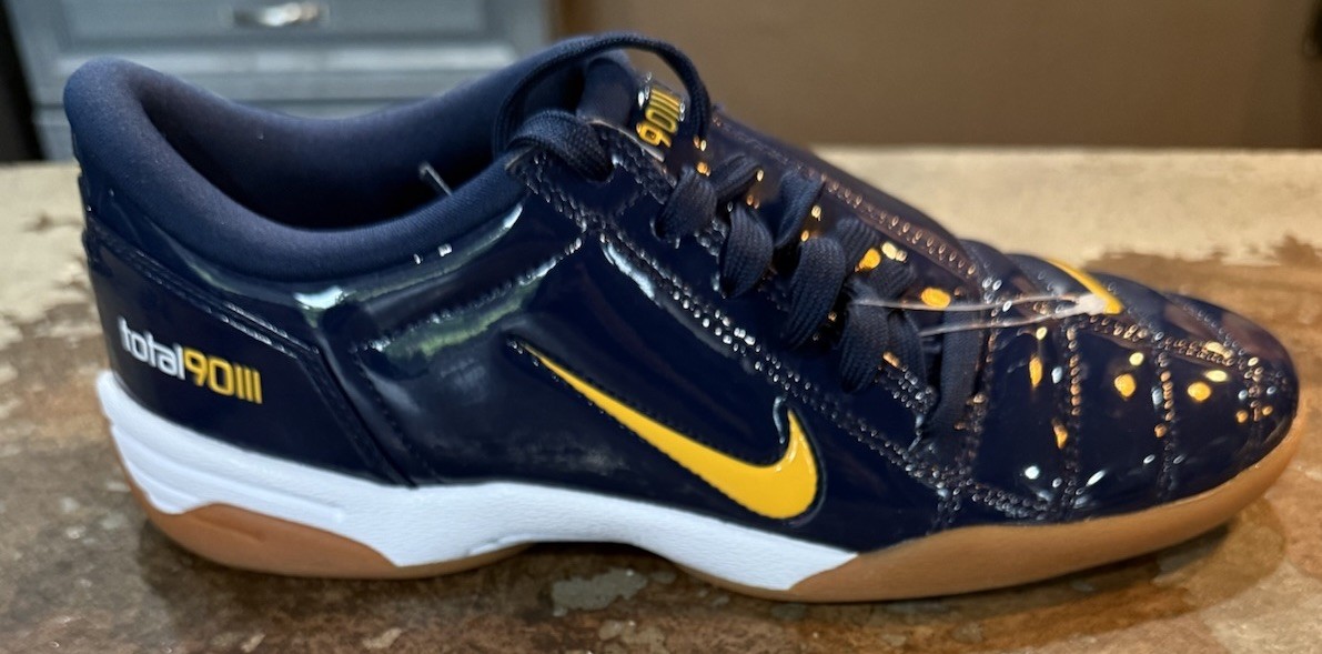 Nike Women’s Total 90 Michigan Midnight Navy Gold Soccer Shoes Size 9.5