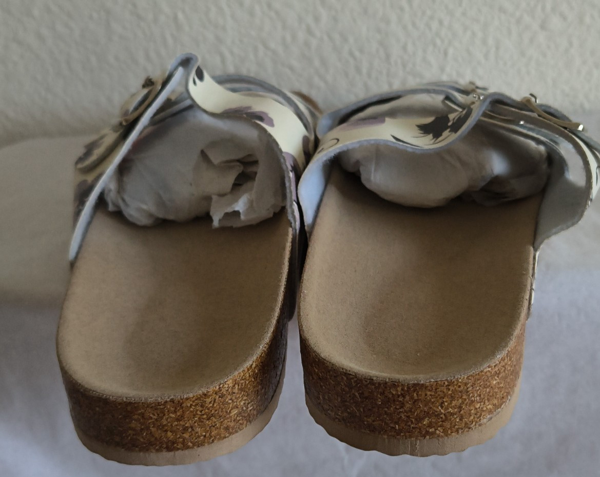 NEW Woman Gold Coast TRIPLE BUCKLE STRAPS SLIDE SANDALS Size 9.5 COMFORT FLORAL