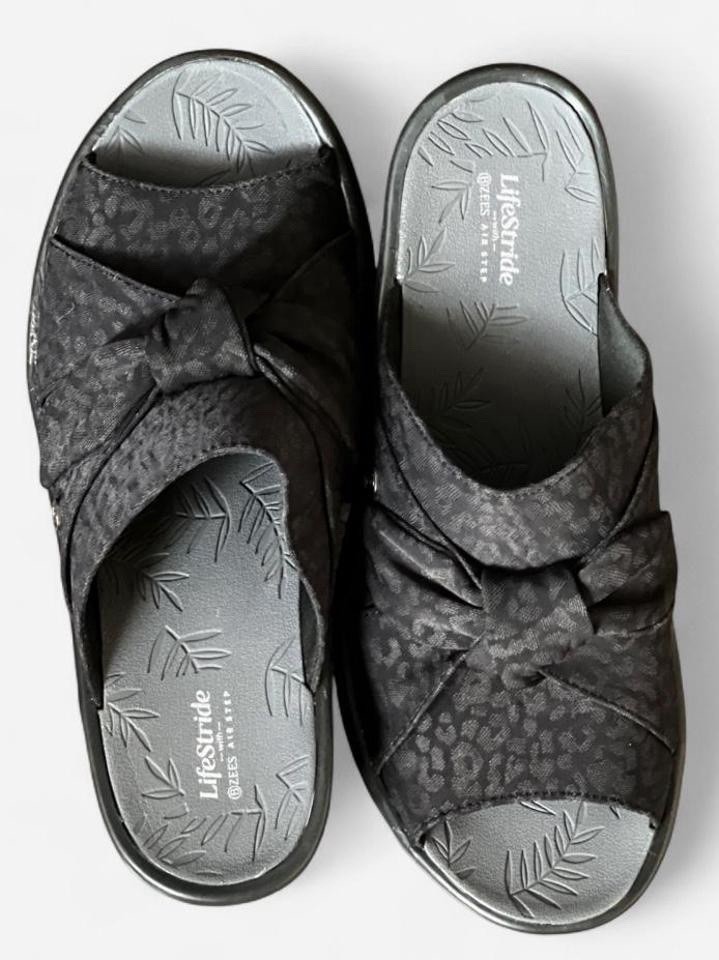 LifeStride BZees Air Step Black/Gray Animal Print Wedge Slide Sandals US 10 W