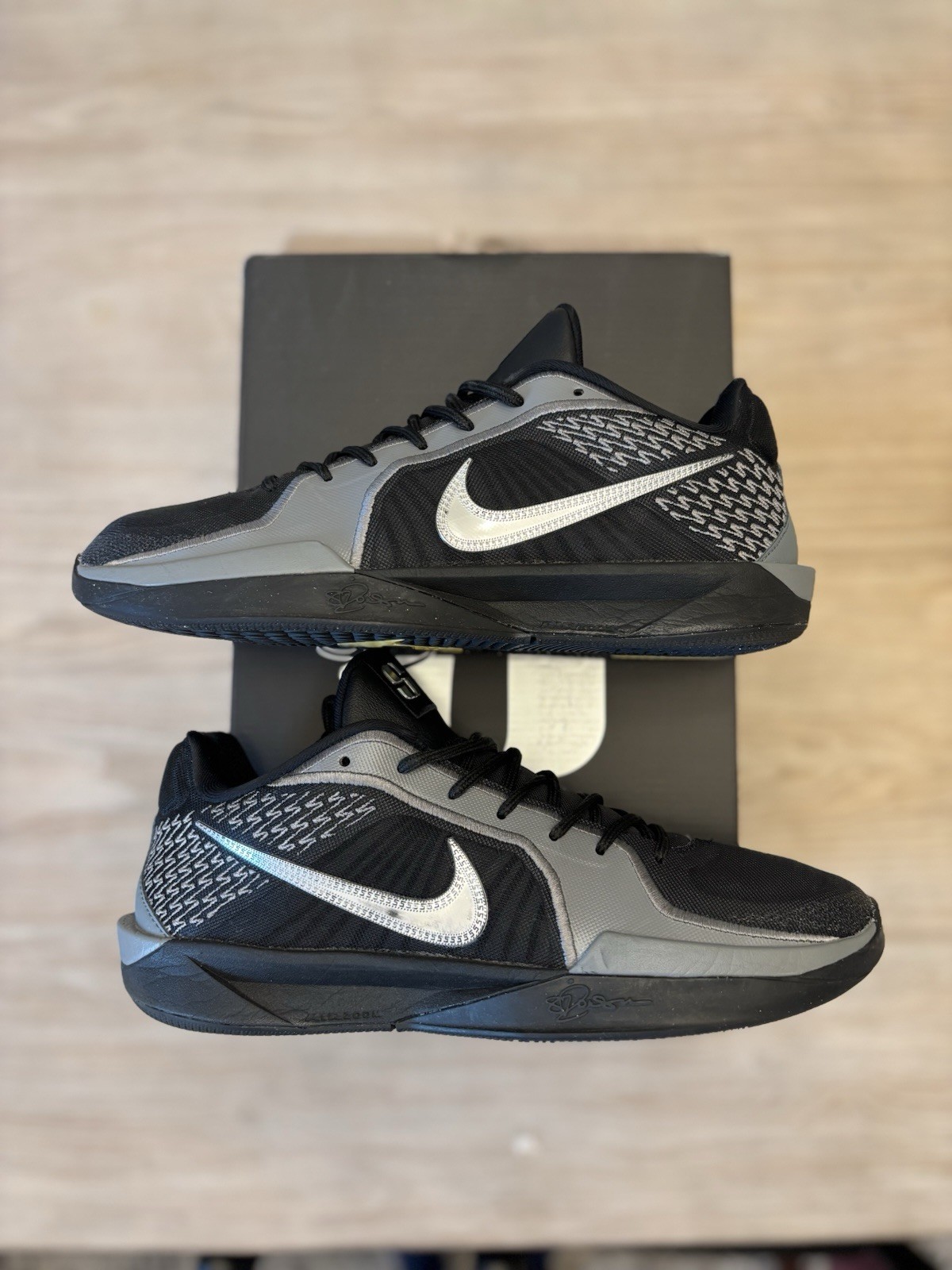 Nike Sabrina 2 Mirrored Black Silver Authentic FQ2174 001 Mens 9.5 Womens 11