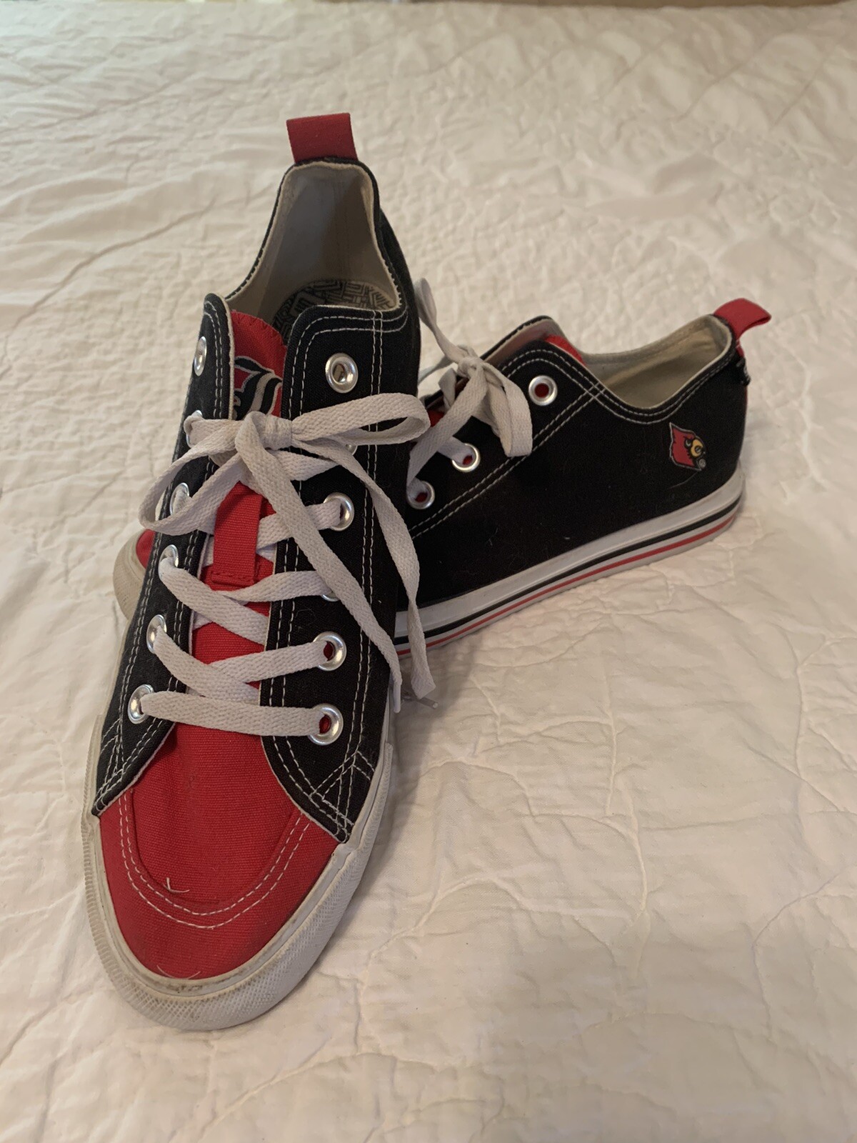 Skicks Shoes Womens 9 Mens 7 Black Red Louisville Cardinals Low Top Sneakers