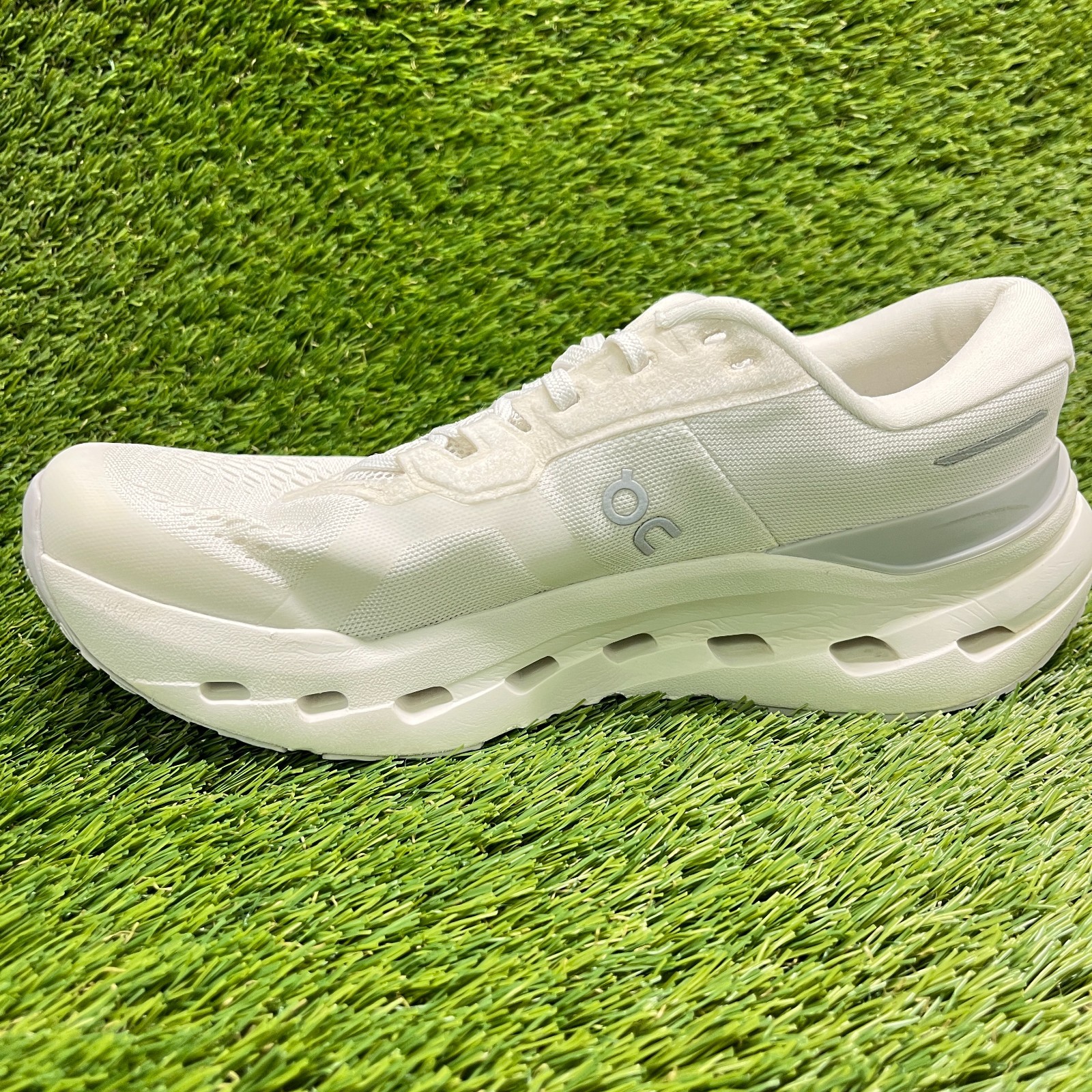 On Cloudrunner 3 Womens Size 8.5 White Ivory Athletic Running Shoes Sneakers