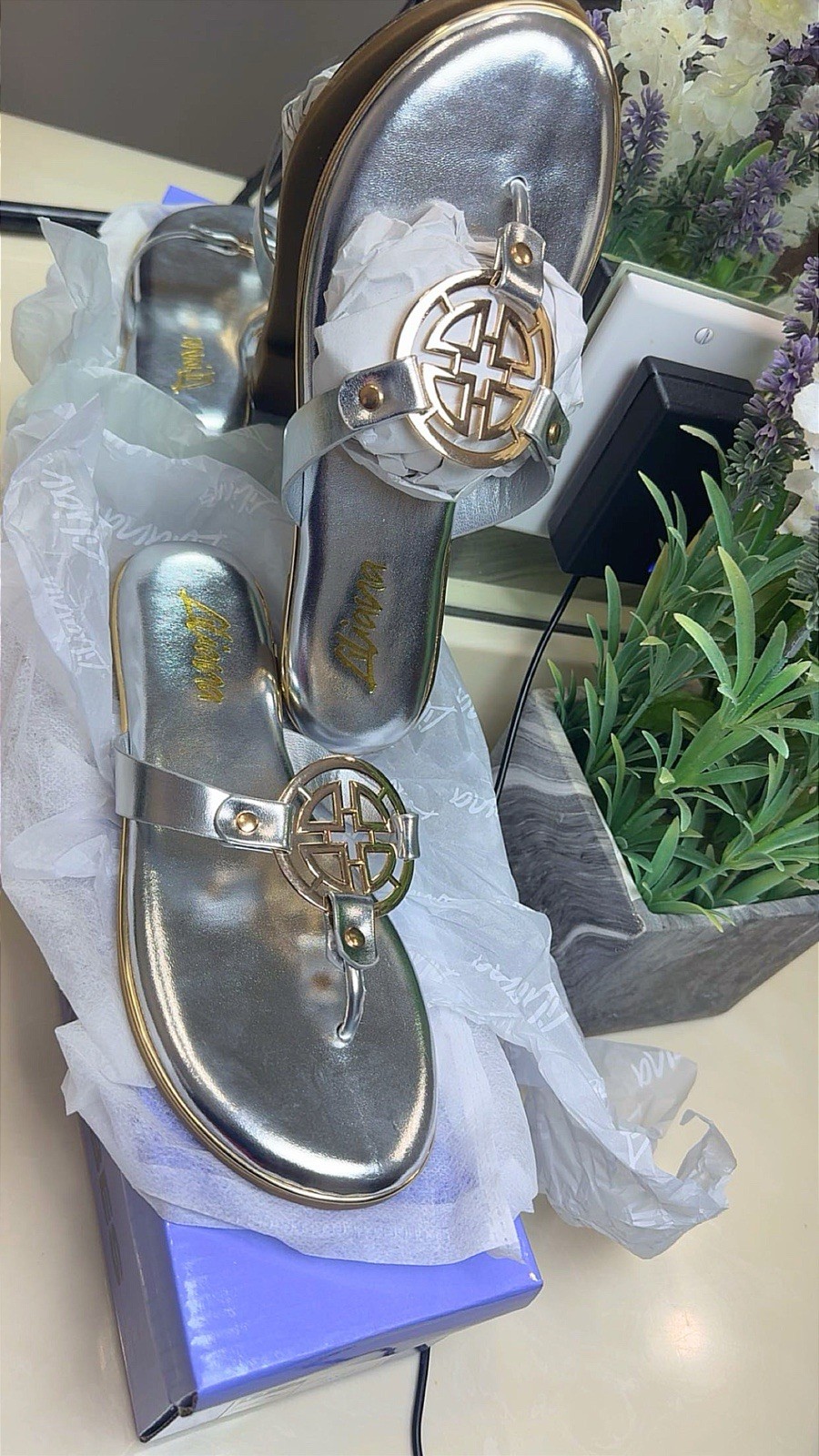 Aliana Women’s Silver Thong Slip-On Slide Sandals Casual Size 6.5