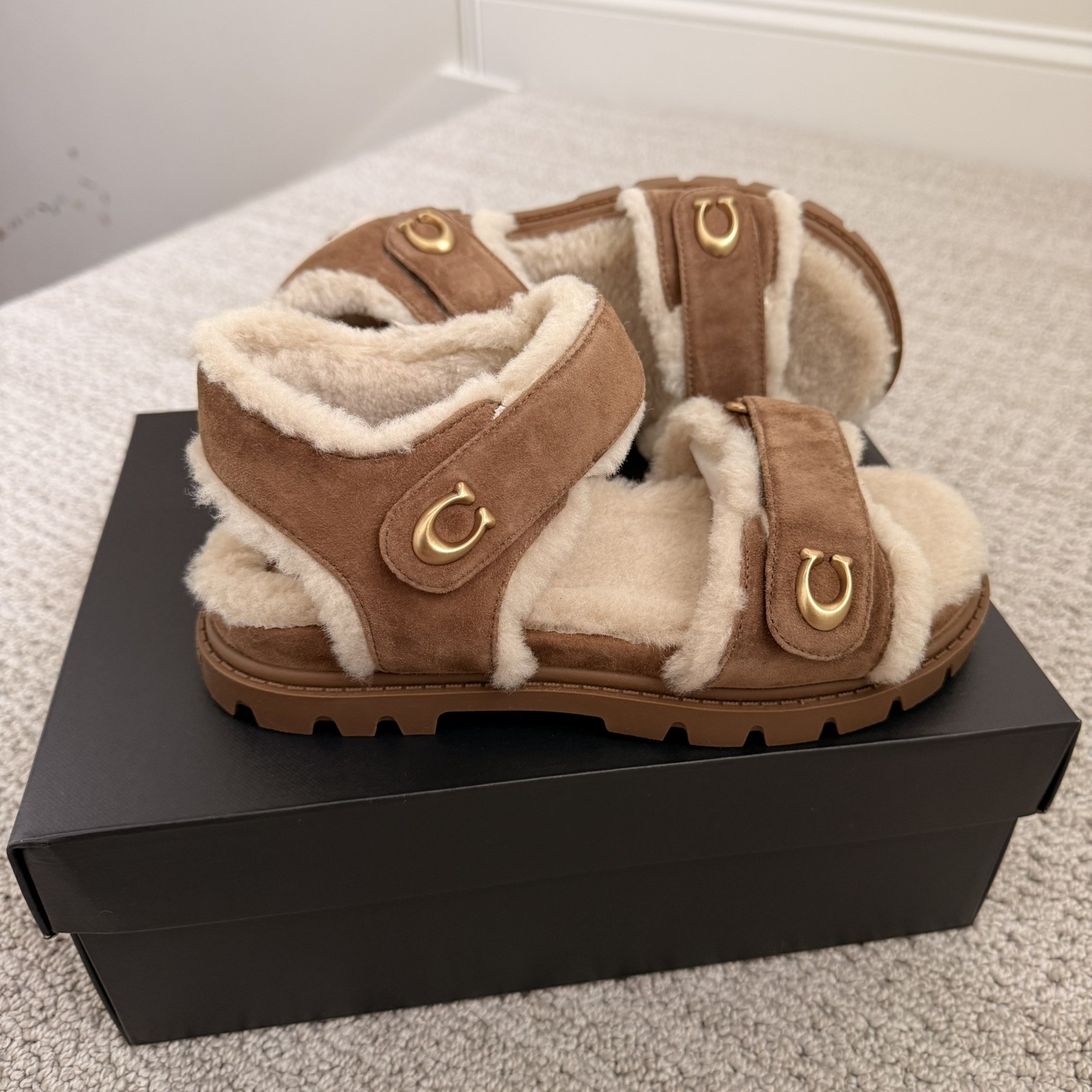 COACH Brynn Sandal US 7, CCH50 Coconut/Natural Suede Shearling lining & footbed