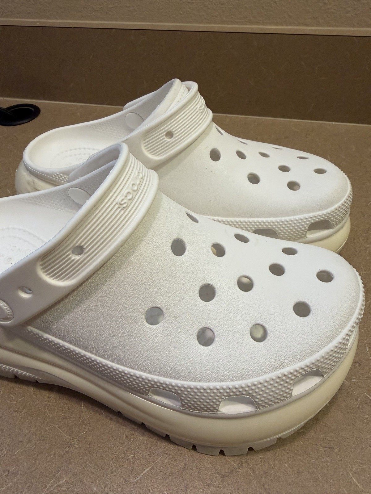 Crocs Mega Crush 207988 White Chunky Platform Clogs Sandals Womens 7 Mens 5