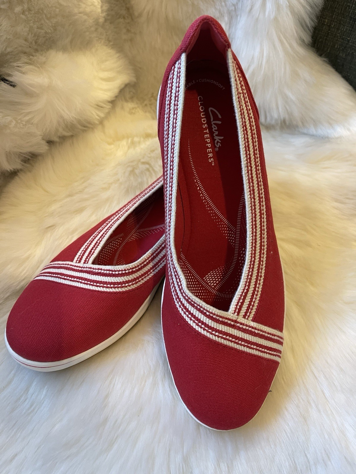 Clarks Cloudsteppers Red White BreezeSky Air 11 NWOB Sporty Preppy Flats Comfort