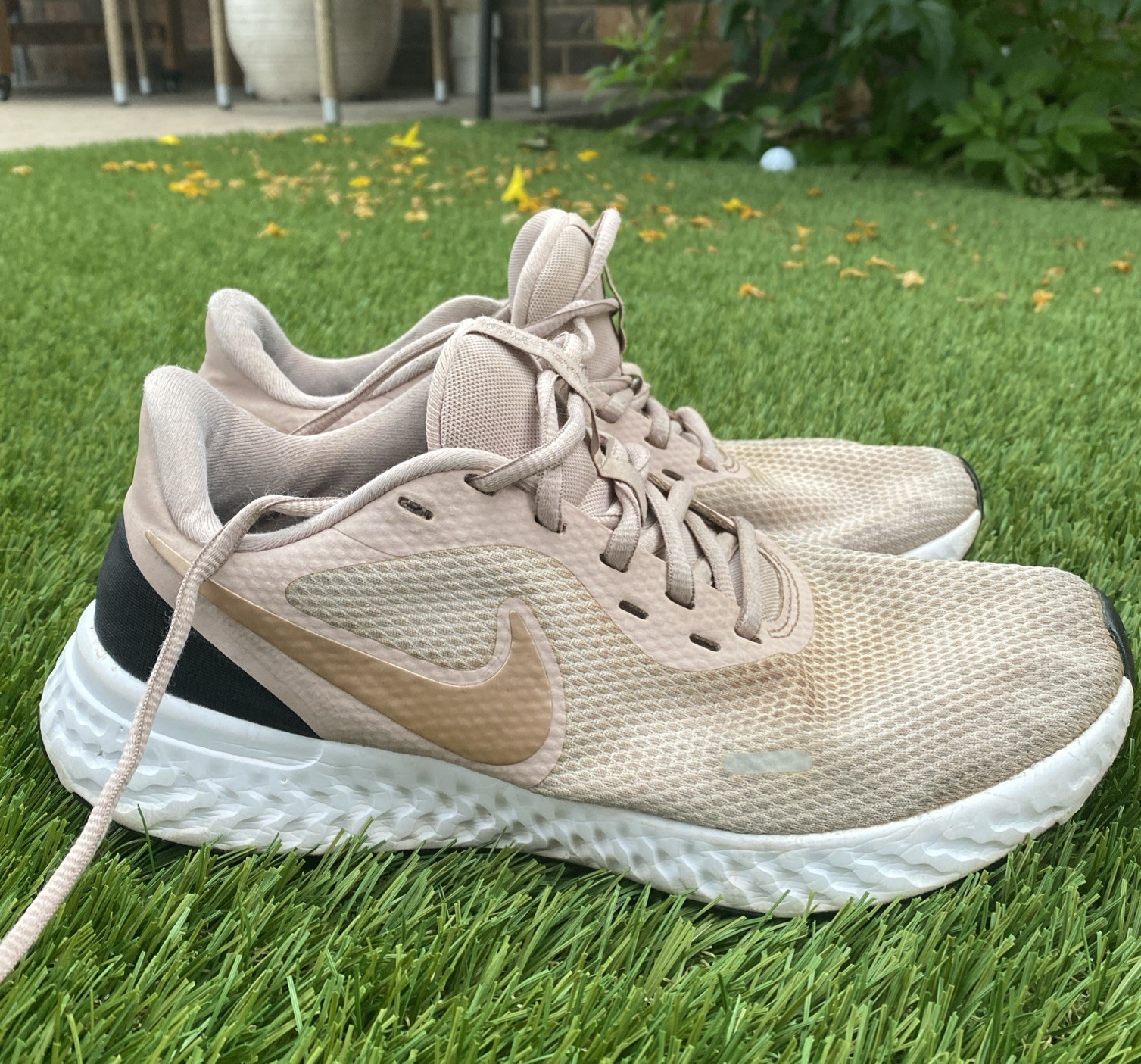 Nike Revolution 5 Barely Rose Pink Running Shoes Size 8 Women’s BQ3207-600