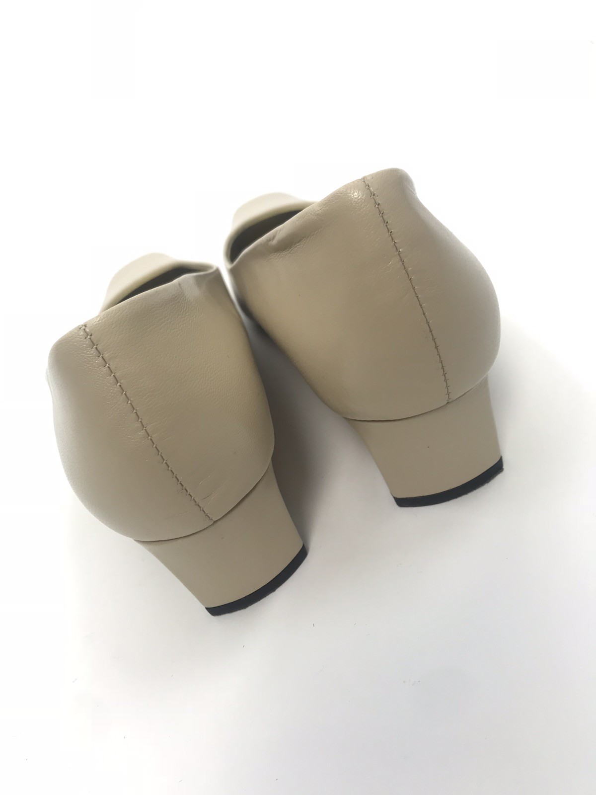 Bella Vita Leather Pumps Cream Square Toe 1.75″ Heel Size 8.5 Narrow Square Toe