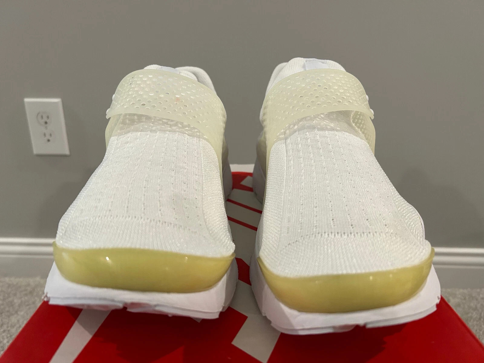 NIKE MENS SOCK DART KJCRD RUNNING SNEAKER WHITE BRAND NEW RETRO 819686-100