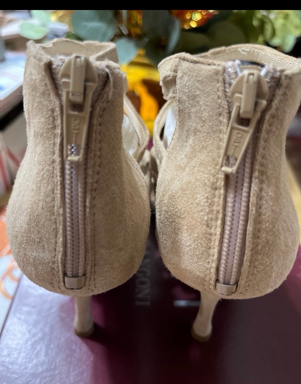 Sz 6 Almalfi Heels MSRP $250