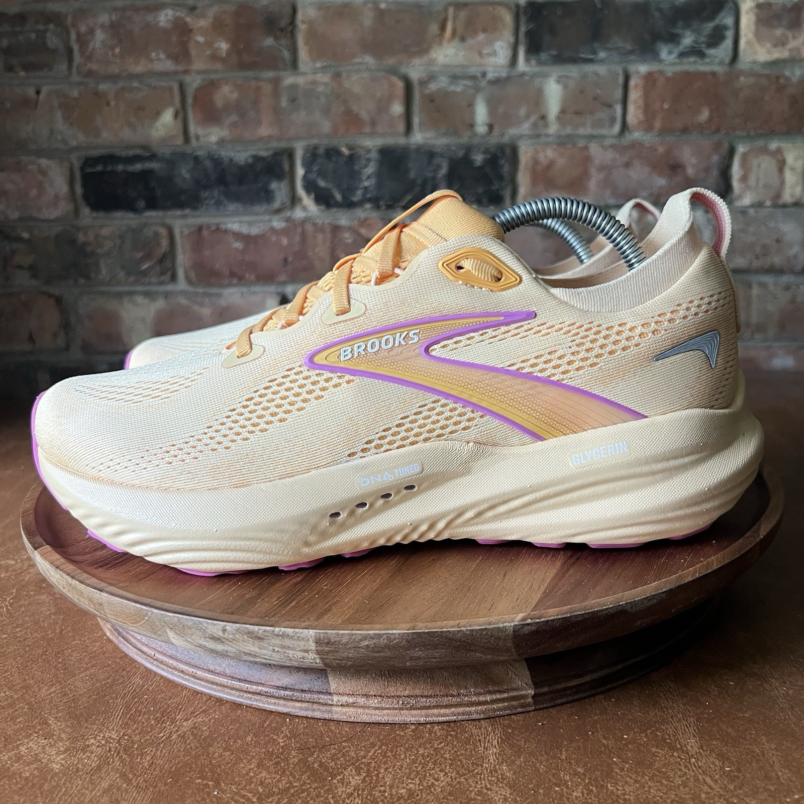 Brooks Glycerin 22 Womens 11 Apricot Pink Athletic Running Shoes Sneakers