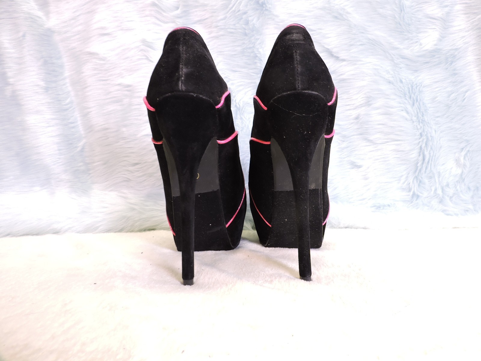 Styluxe Black velvet and Fuschia patent platforms Size 9.5 Womens Mens 8