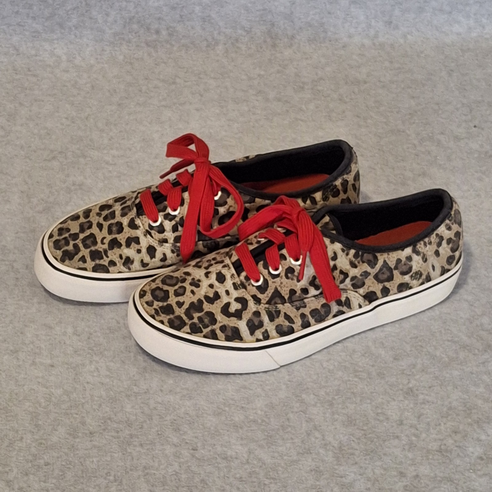 Airwalk Womens Canvas Low Top Shoes in Cheetah/Leopard Print Red Laces Size 6