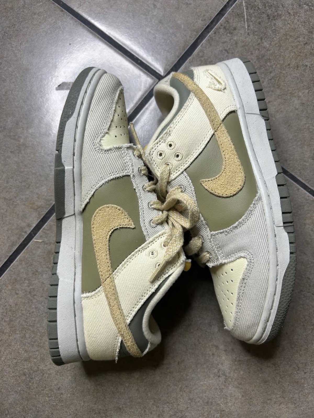 Size 7.5 – Nike Dunk Low Light Bone Dark Stucco W