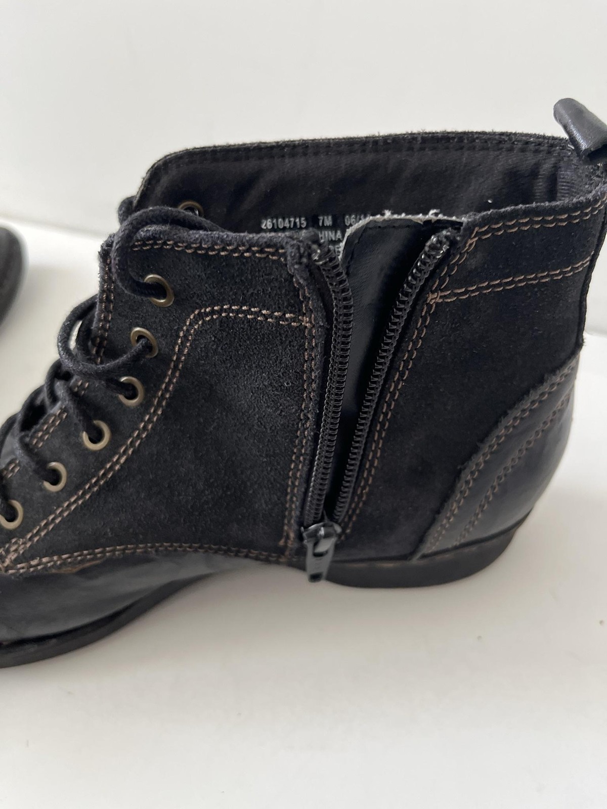 Clarks Boots Womens Size 7 Black Leather Ankle Combat Lace Up Zip 26104715