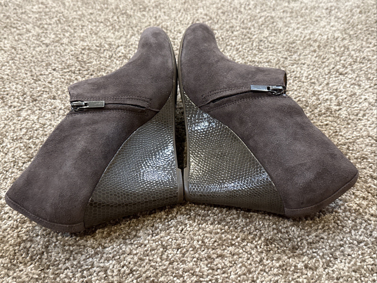 Clarks Purity Frost Gray Suede Heeled Ankle Boots, Sz US 10 M,Never Worn Orig$60
