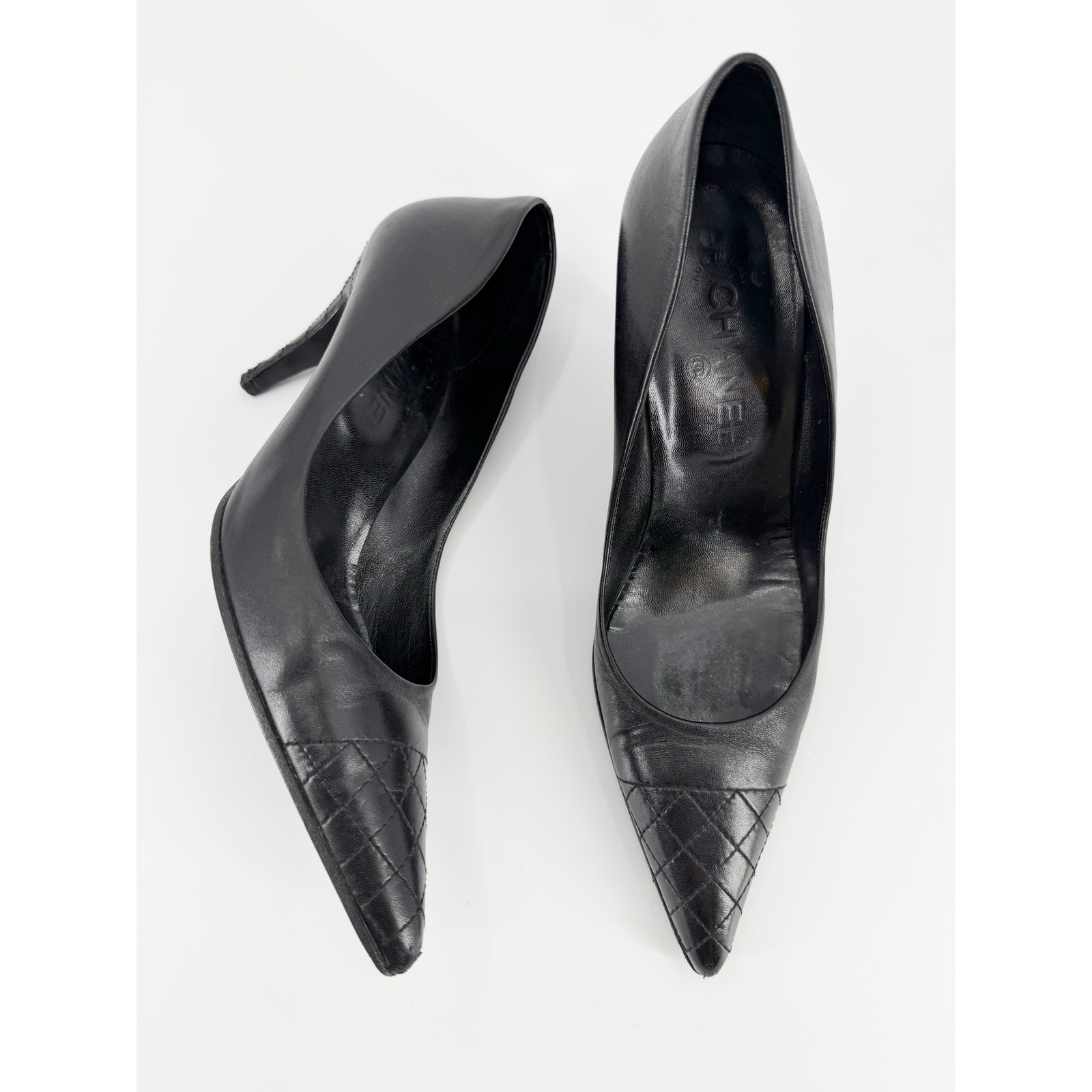 Chanel Quilted Cap Toe Pointed Pumps Black Leather CC Logo Back Heel Shoes 39