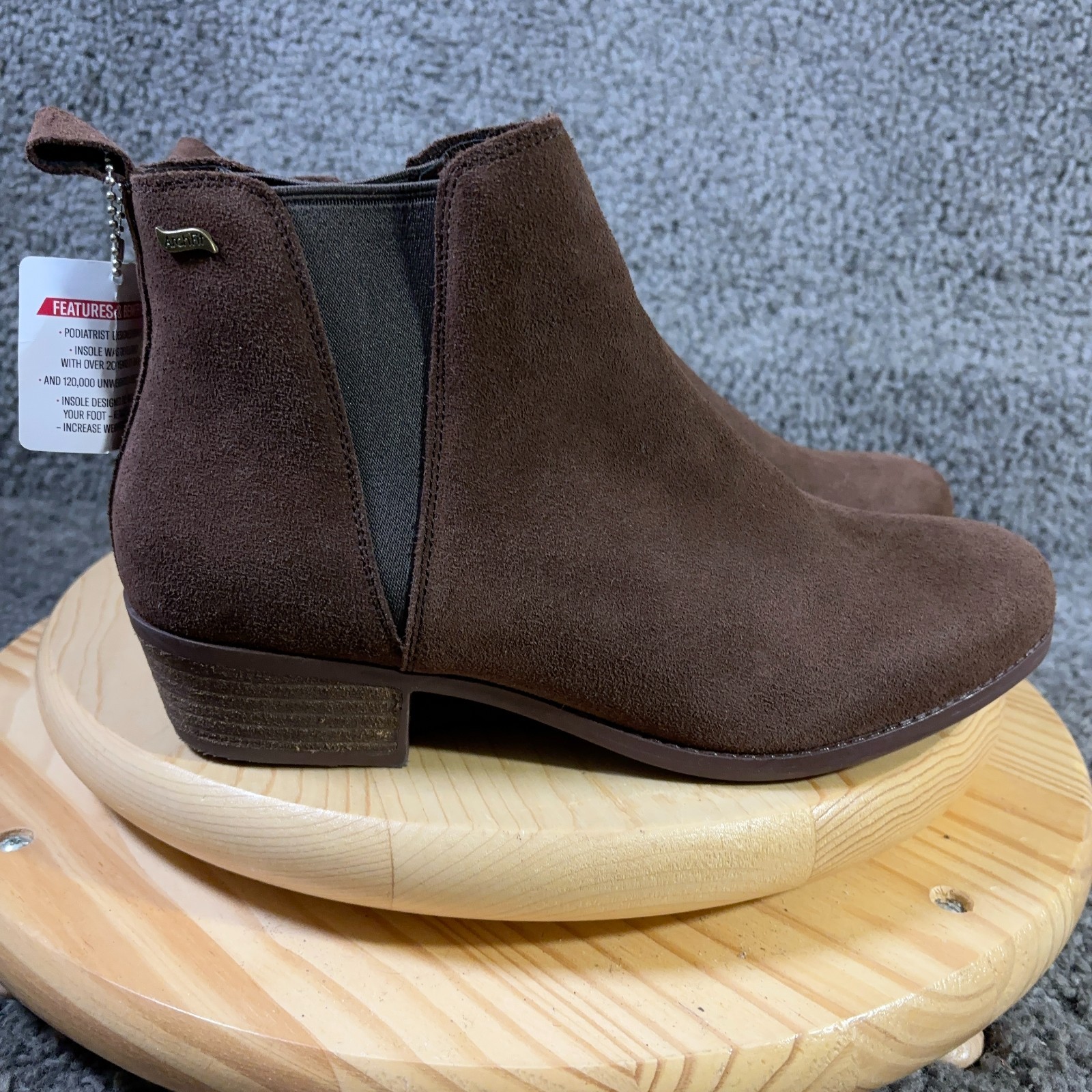 Skechers Arch Fit Lasso Chelsea Boots Womens Sz 11 Suede Orthopedic Ankle Bootie