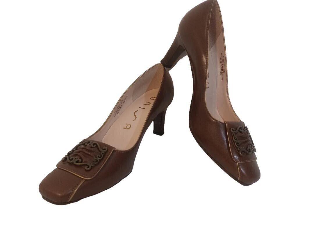 Unisa Shoes Claudine Womens Size 8B Brown Leather Heel 2.5 Inch Pumps Medallion